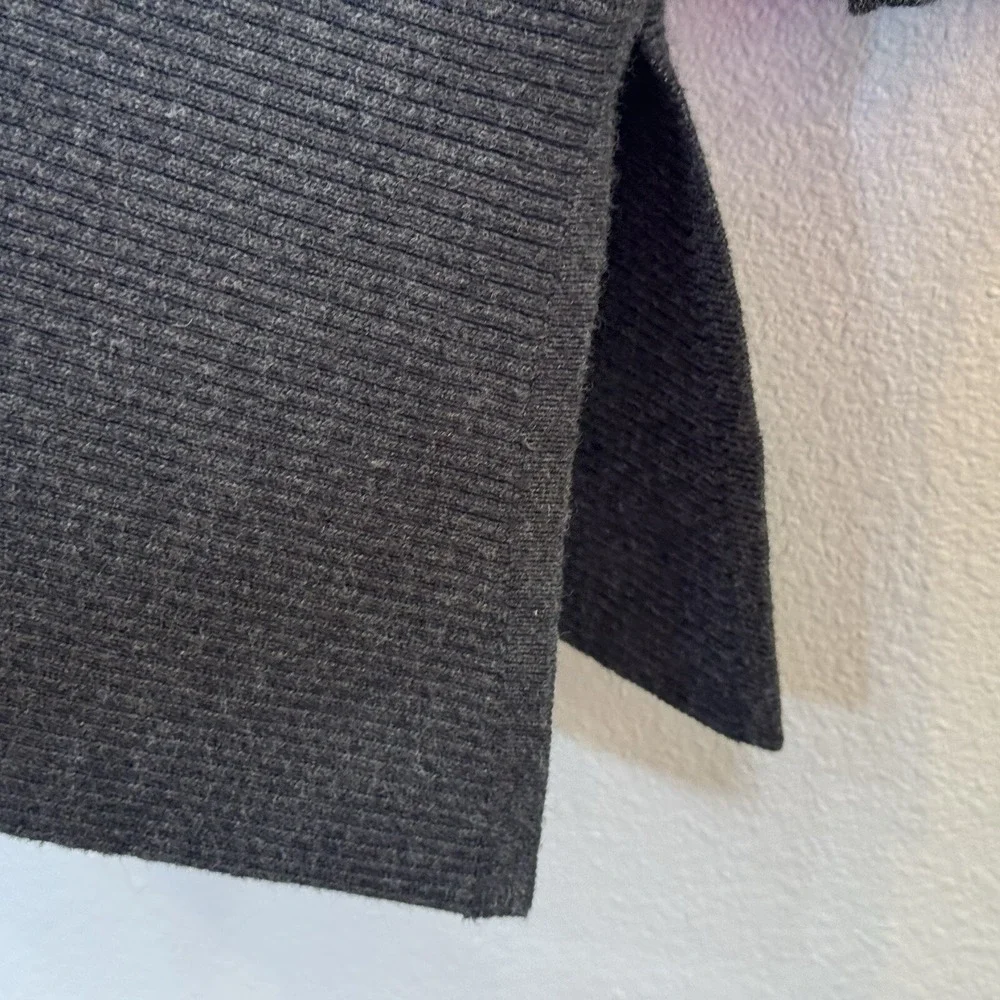 Chico's Sweater Size 1‎ Medium Gray Textured Stripe Long Sleeve Asymmetrical Hem
